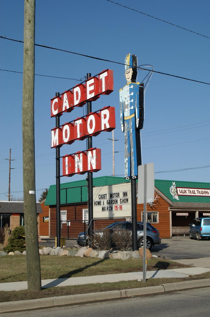 Cadet Motor Inn - 2022 Photo (newer photo)